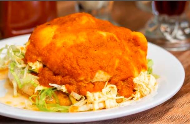 Pambazo Con Quesillo.