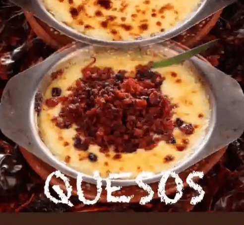 Queso Fundido con Chorizo