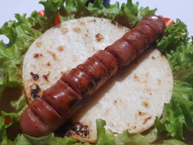Chorizo con Arepa