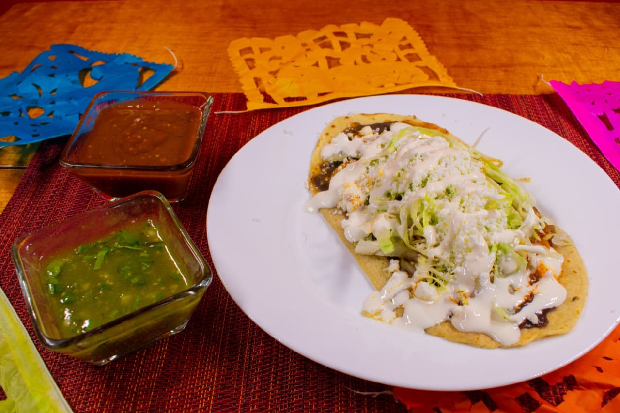 Huarache de Carnitas Surtida