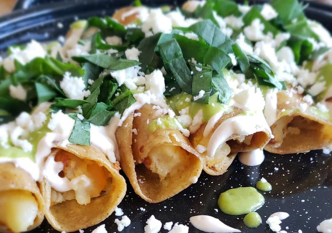Tacos Dorados de Pollo