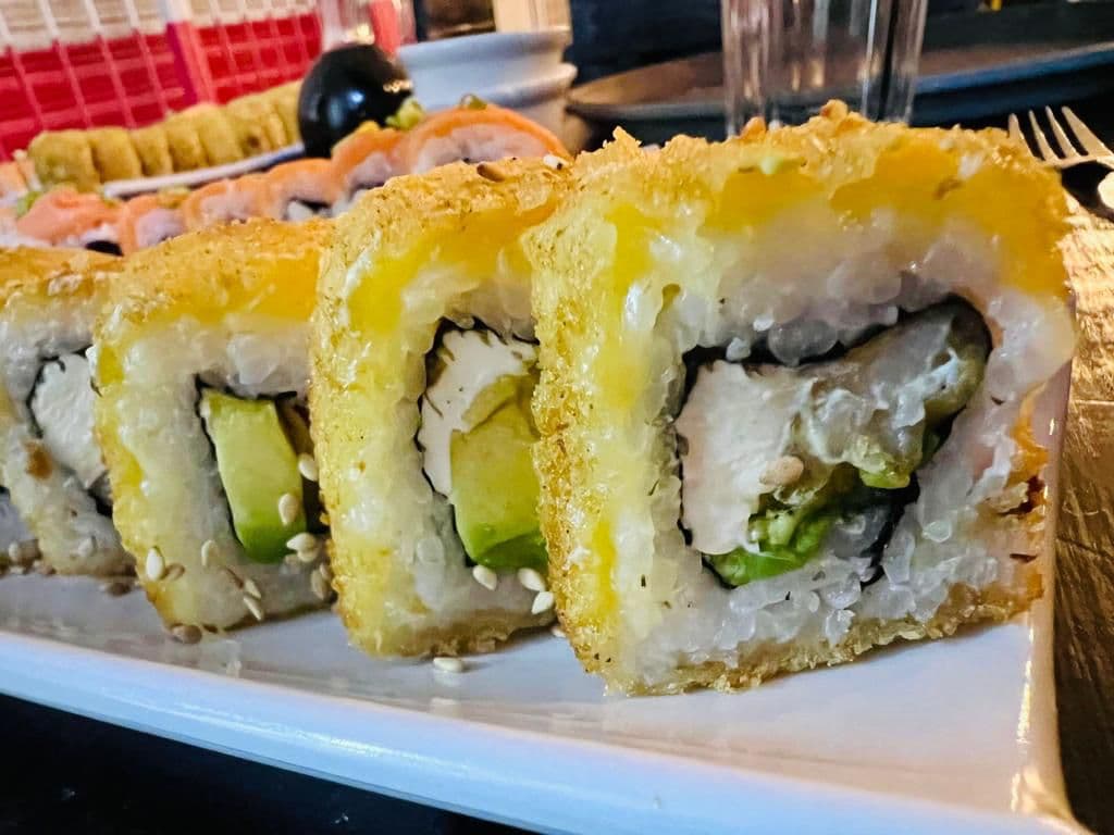 Empanizado camarón + monkey roll