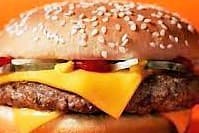 Hamburguesa de res con queso y tocino