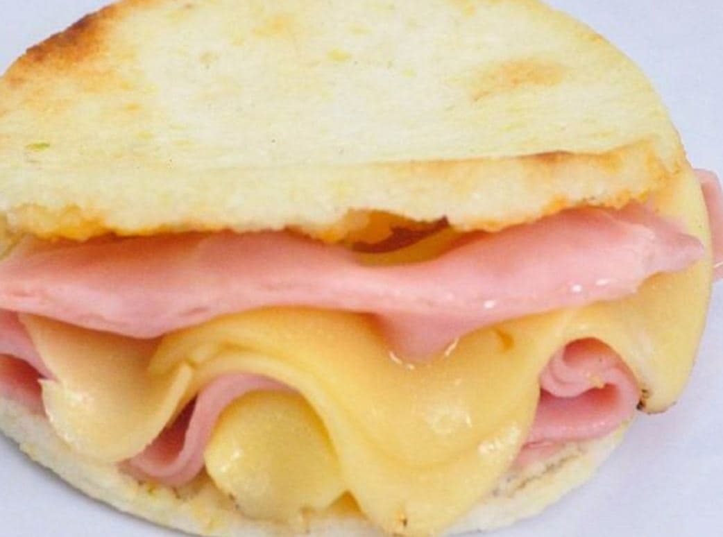 Arepa Jamón Y Queso.
