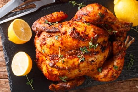 1 pollo, 1/2  BBQ y 1/2 pollo Chimichurri.
