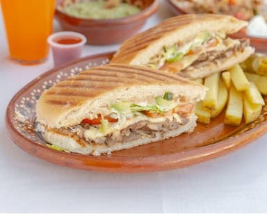 Torta de Asada con Papas y Refresco