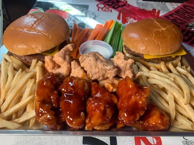 10 Boneless 1 Hamburguesa Papas y 2 Bebidas