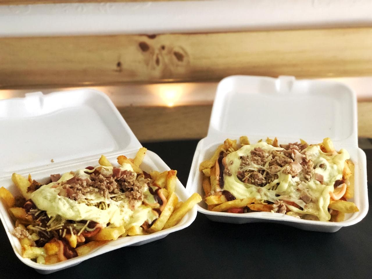 2X1 Salchipapa Especial Con más Tocineta