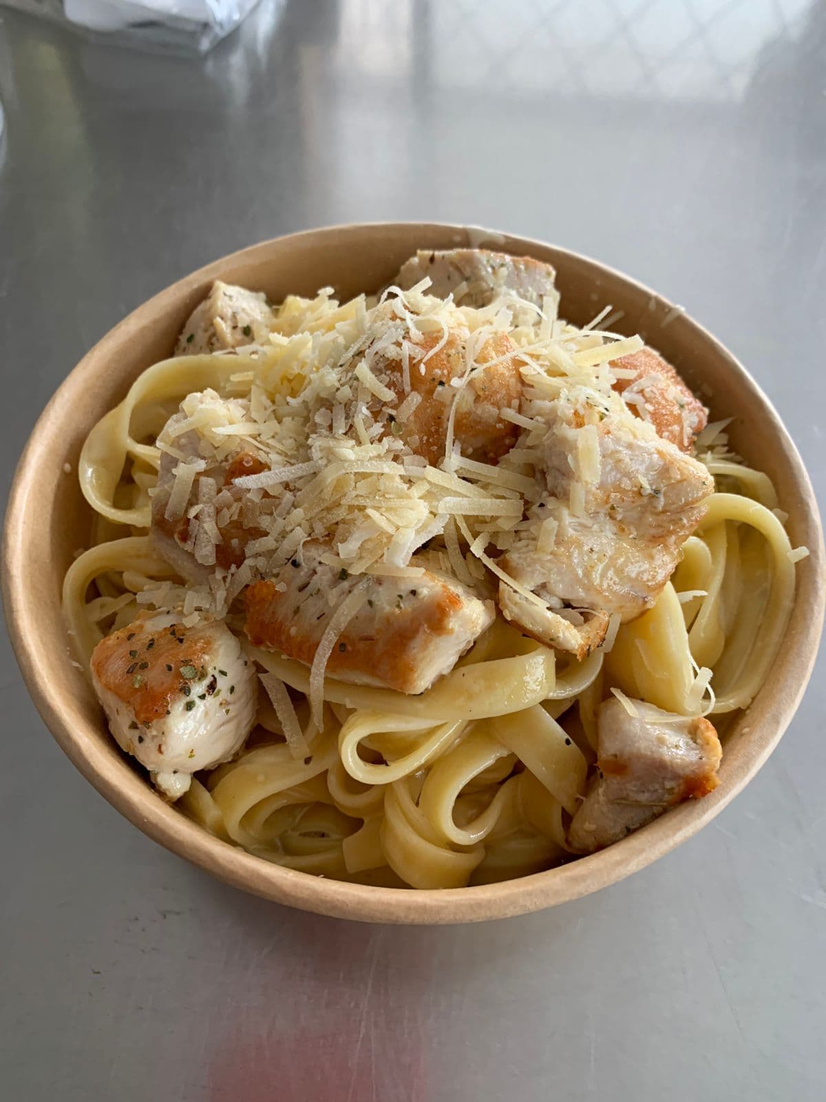 Fetuccini Alfredo Con Pollo 👑