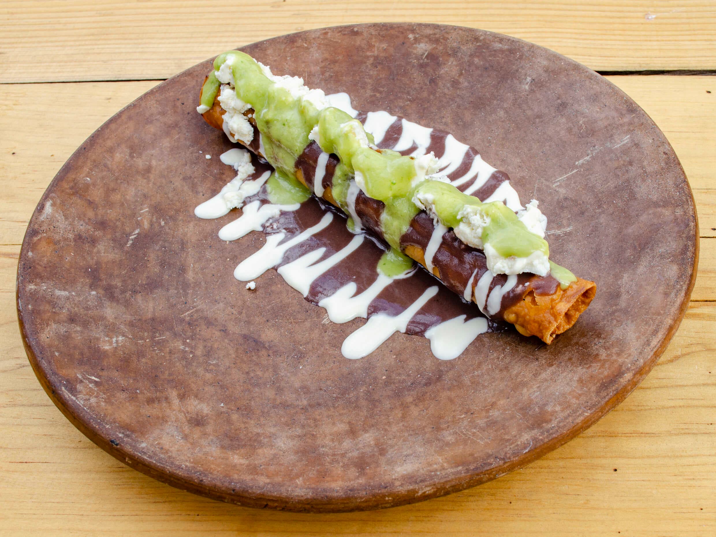 Orden de tacos dorados de barbacoa