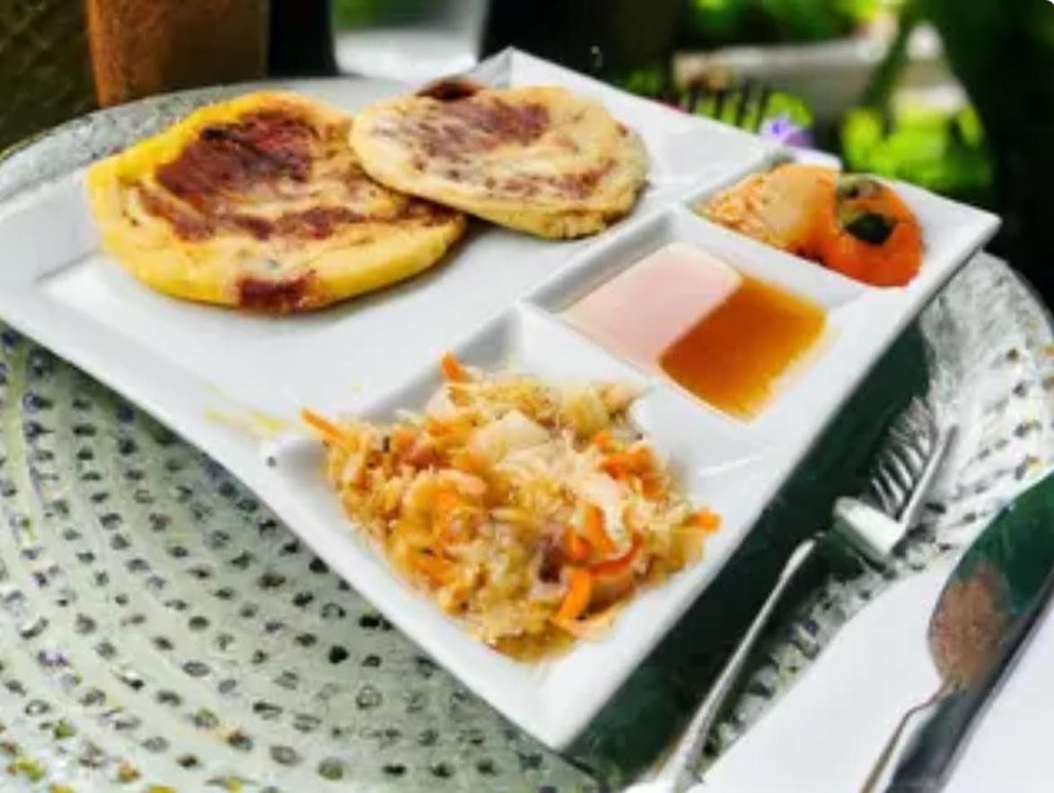 ⁠Pupusa de Pollo
