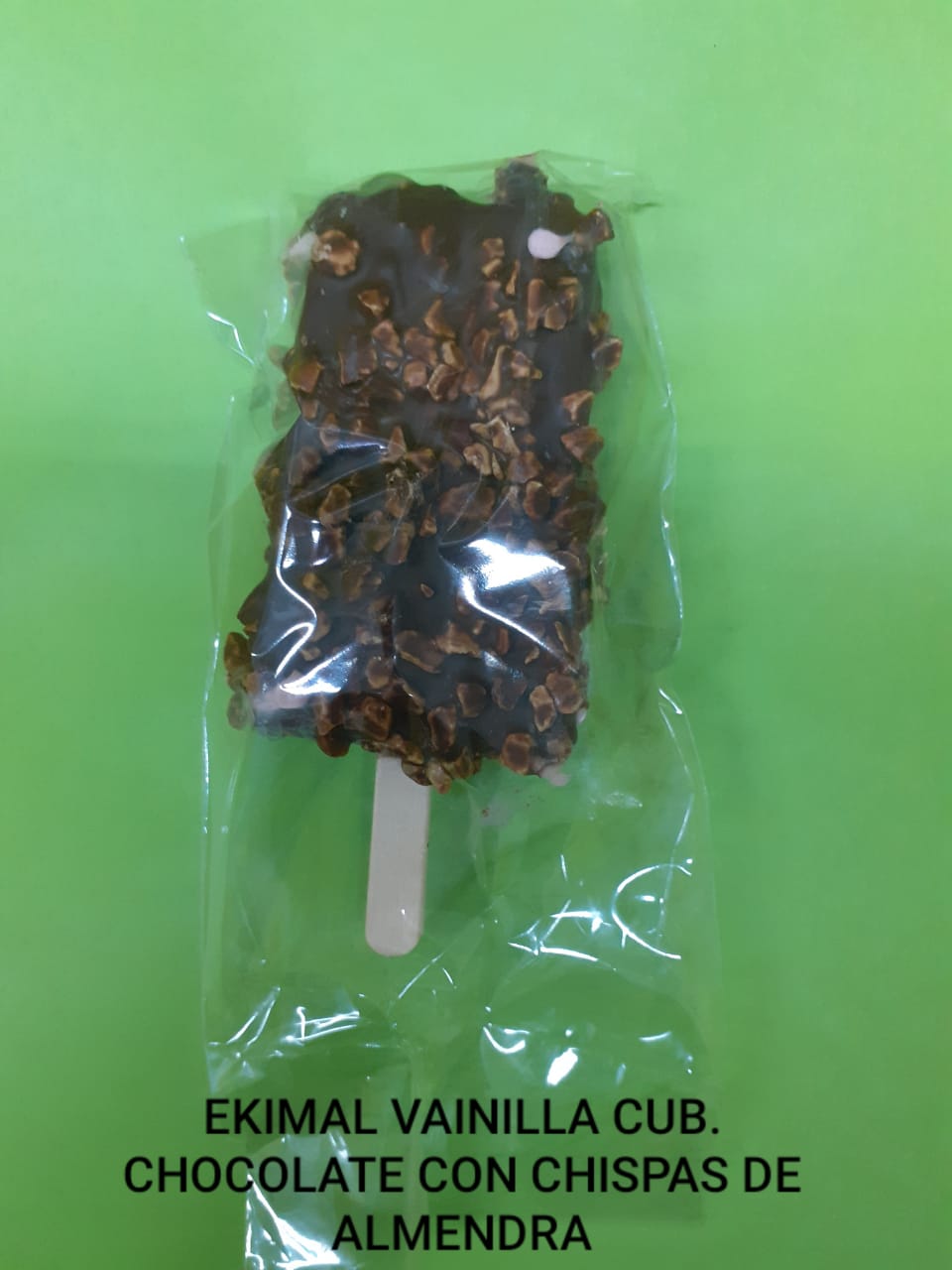 ESQUIMAL DE NUEZ CON CHISPAS DE ALMENDRA