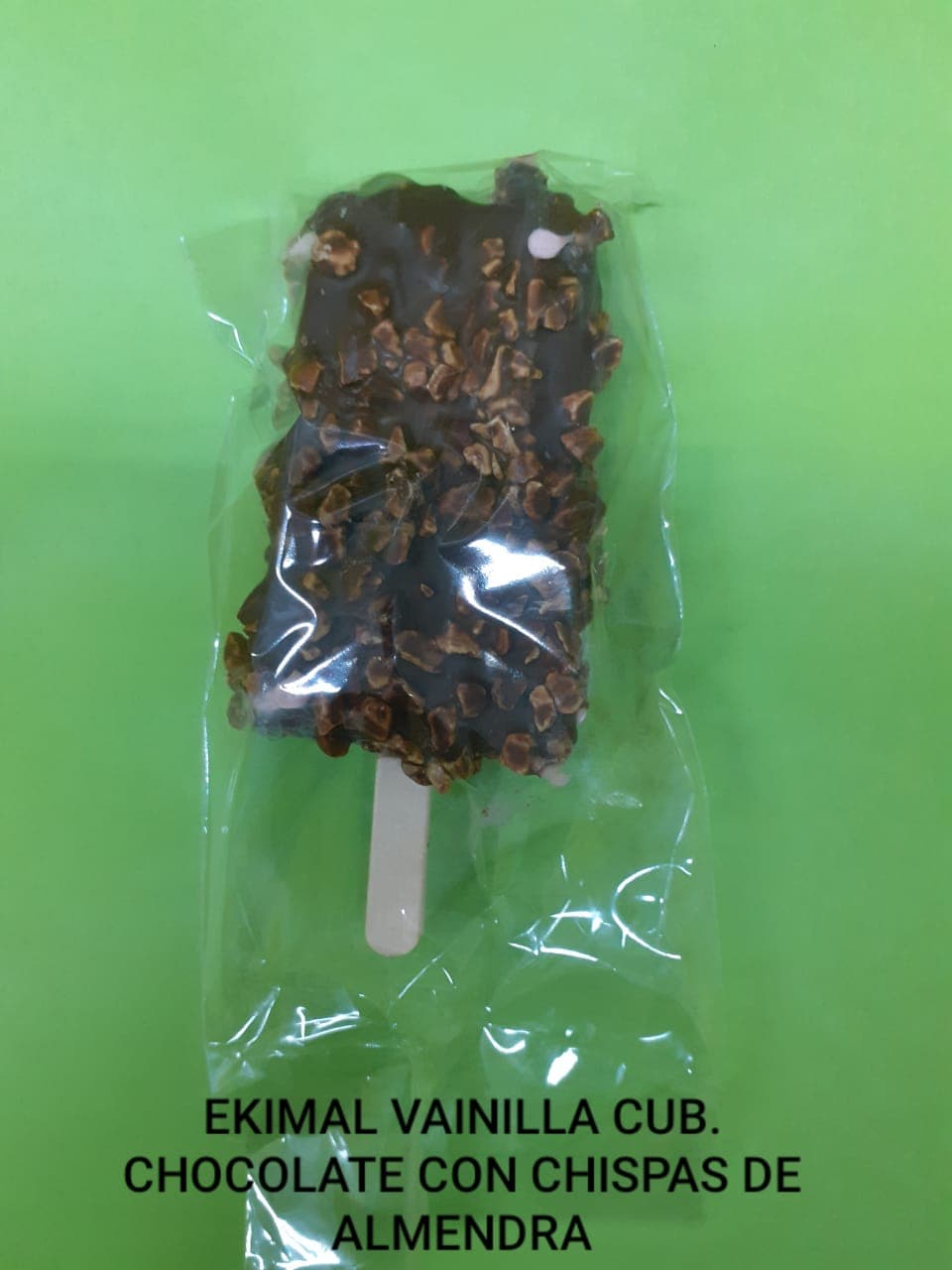 ESQUIMAL DE NUEZ CON CHISPAS DE ALMENDRA