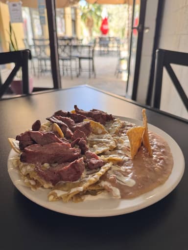 Chilaquiles con Arrachera