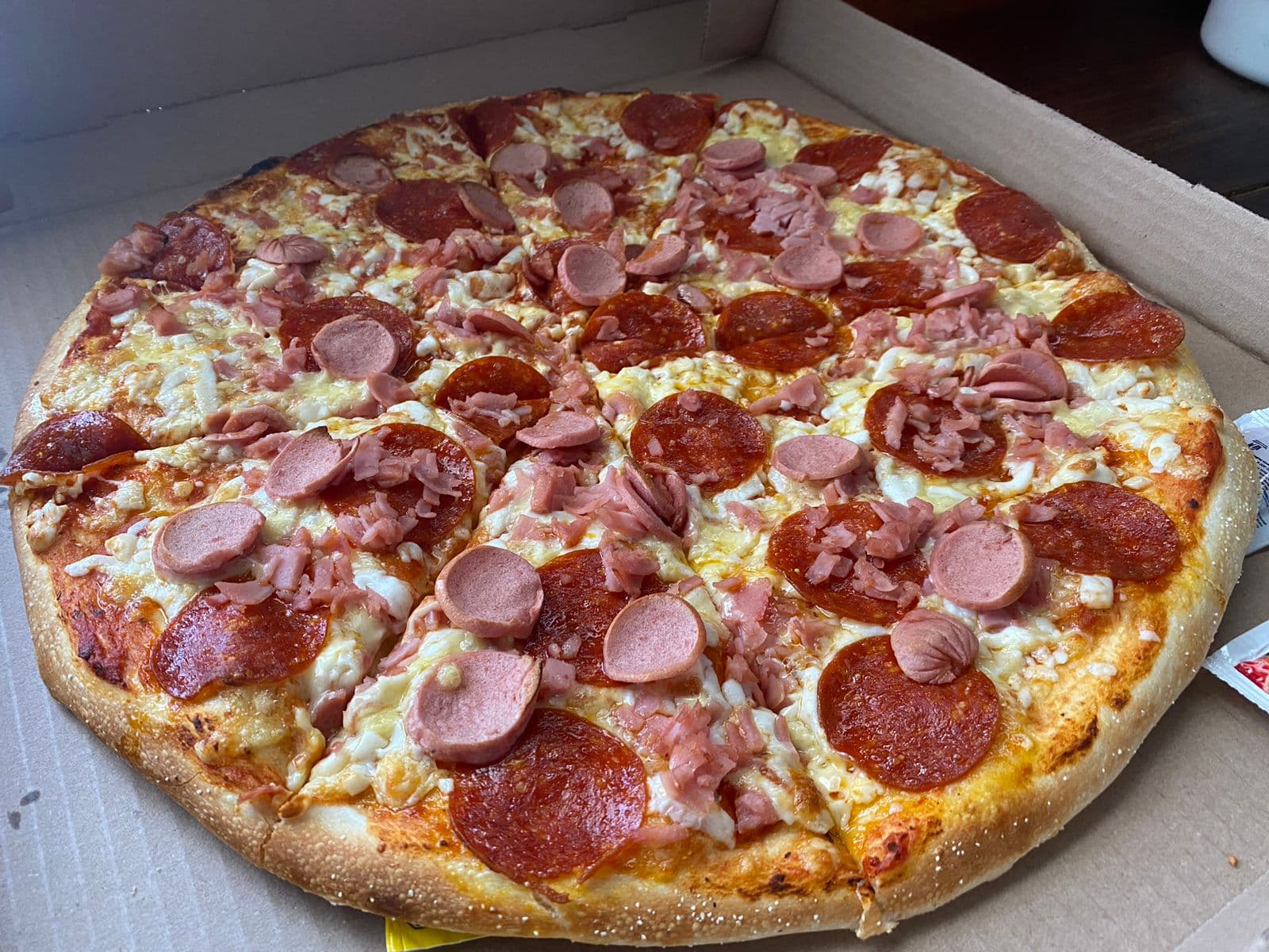 Pizza Grande Carnes Frías