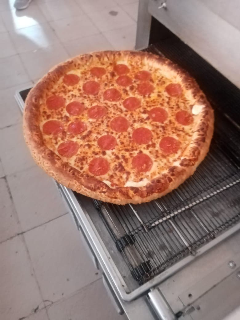 Pizza Mediana Con Orilla de Queso
