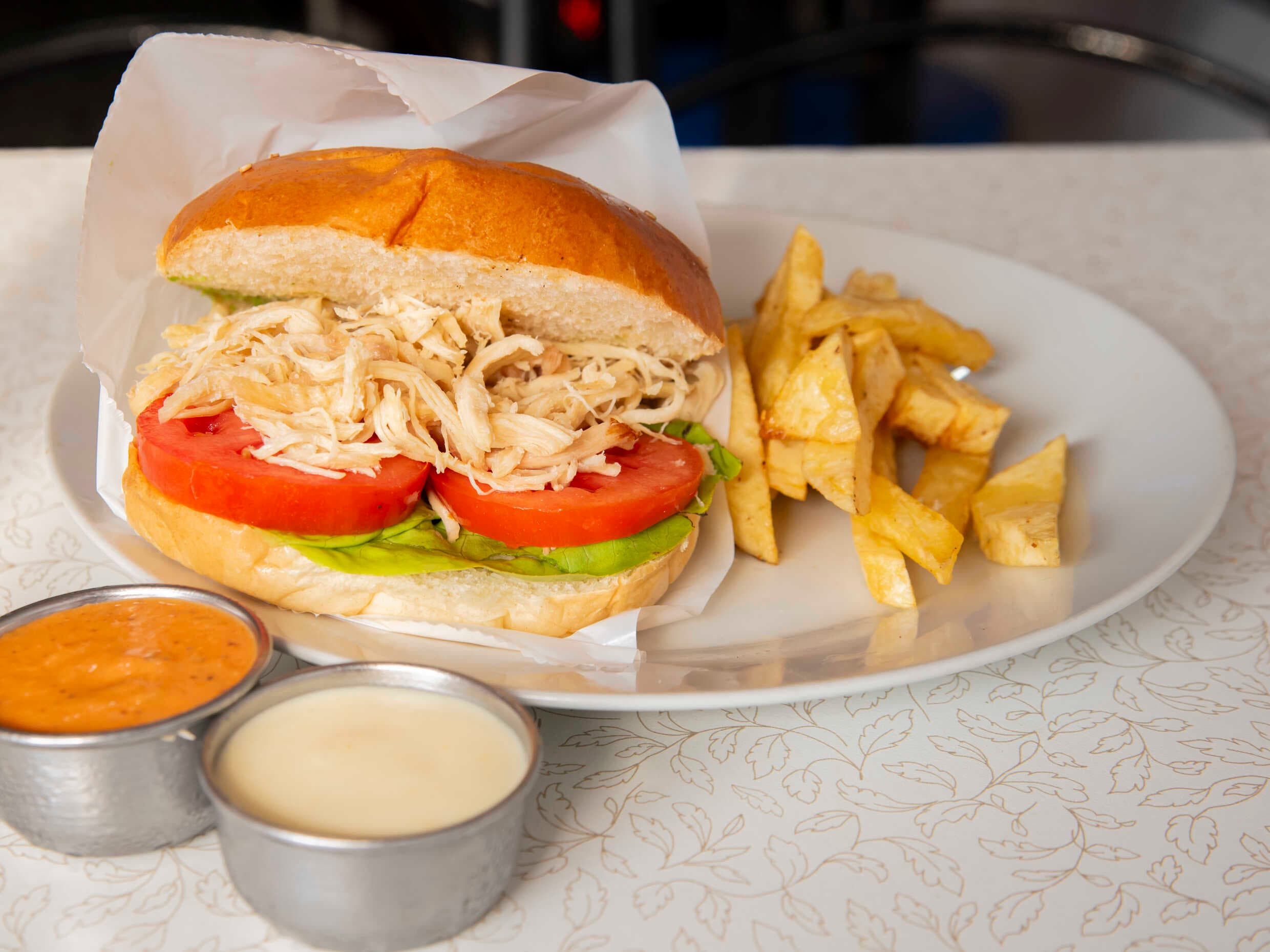 Sándwich de Pollo Deshilachado
