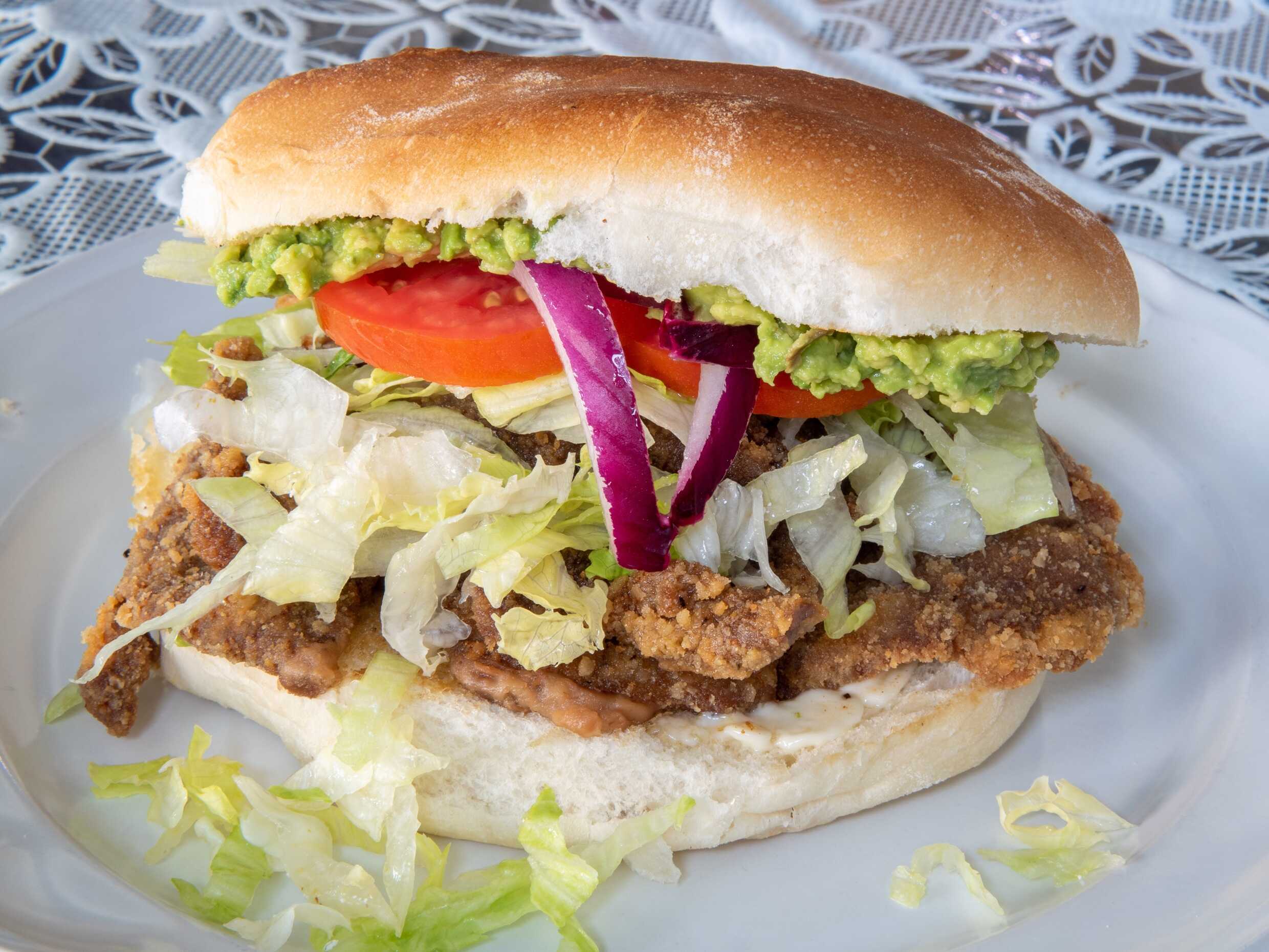 Torta de milanesa de res