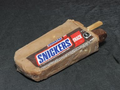 Paleta con Snickers