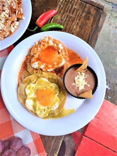 Chilaquiles con Huevo al Gusto