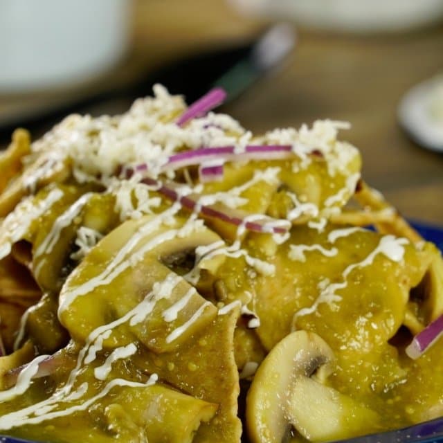 Chilaquiles con Hongos