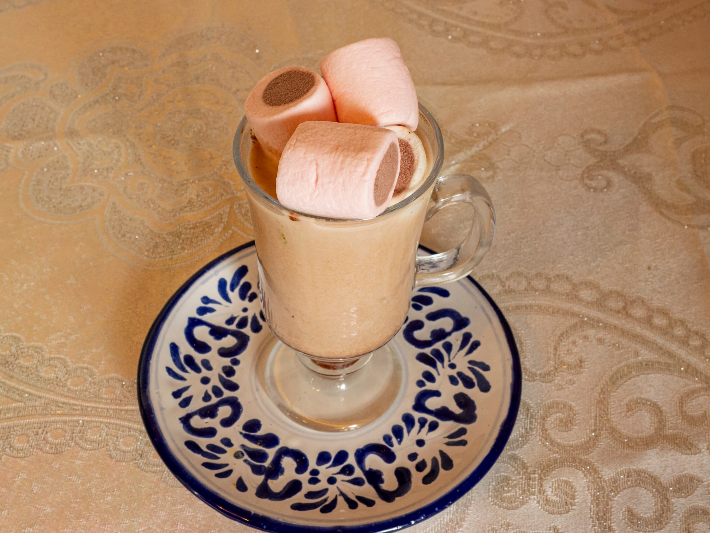 Chocolate 🍫 Caliente con Bombones