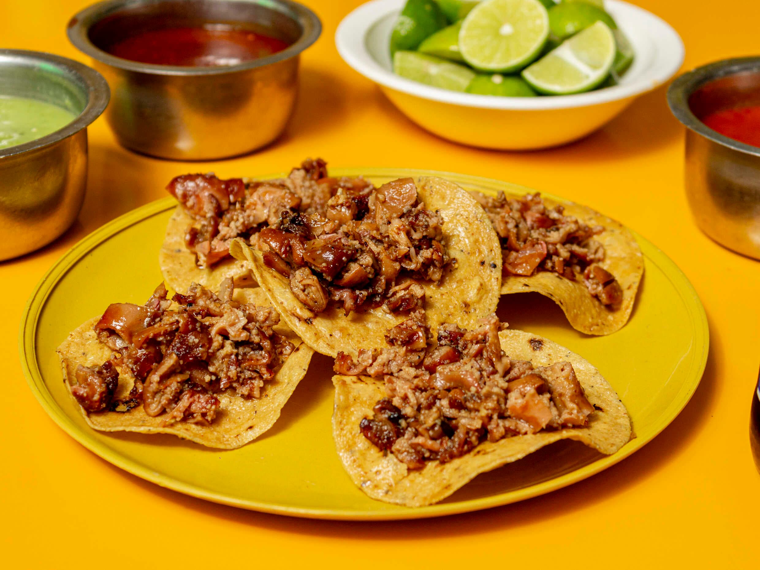 Botana 5 Tostadas de Tripa con Verdura