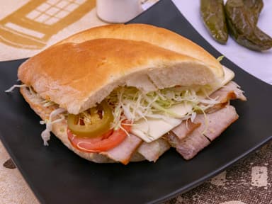 Lonche Queso Carnitas