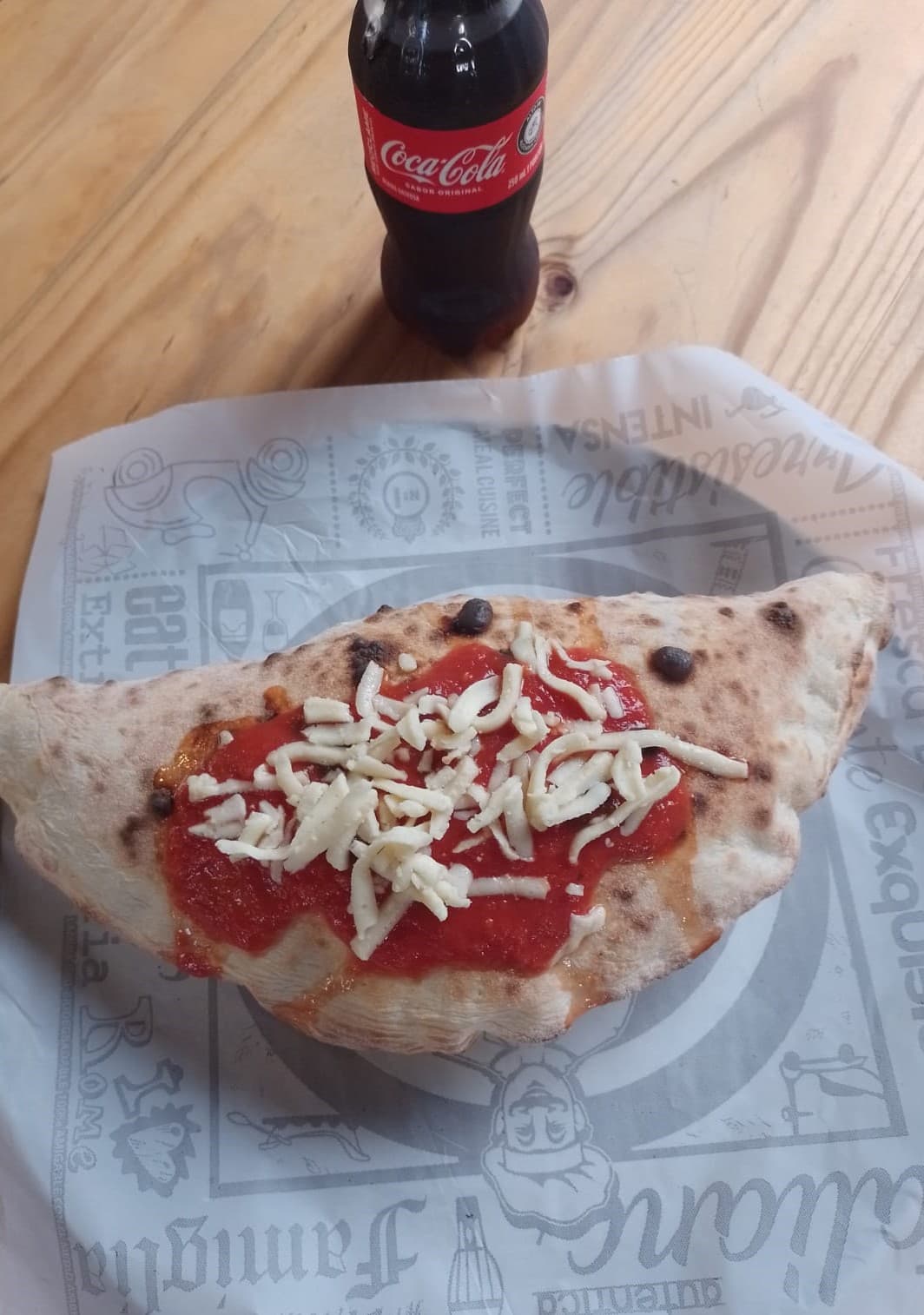 Combo-Calzone de Pepperoni + Coca Cola 250ml