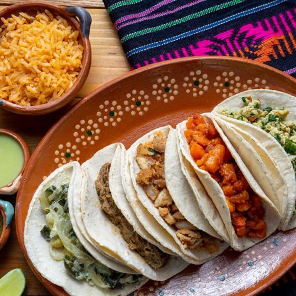 4 Tacos de Guisos y Refresco