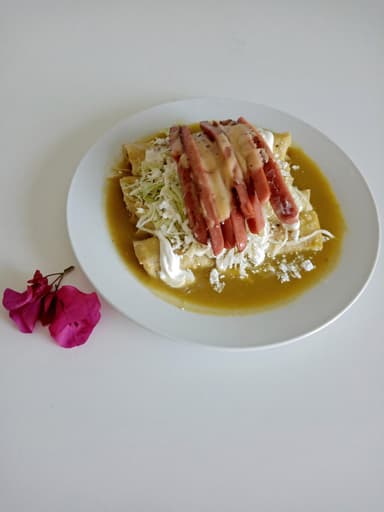 Enchiladas con Salchicha y Queso