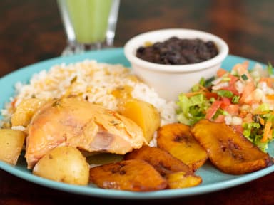 Casado Con Fajitas Mixtas + Bebida