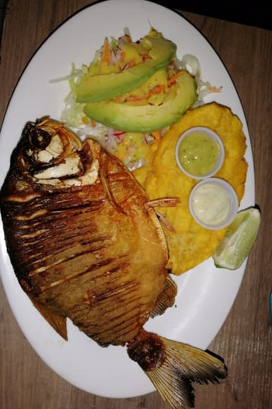 Bandeja con Cachama Frita + Limonada