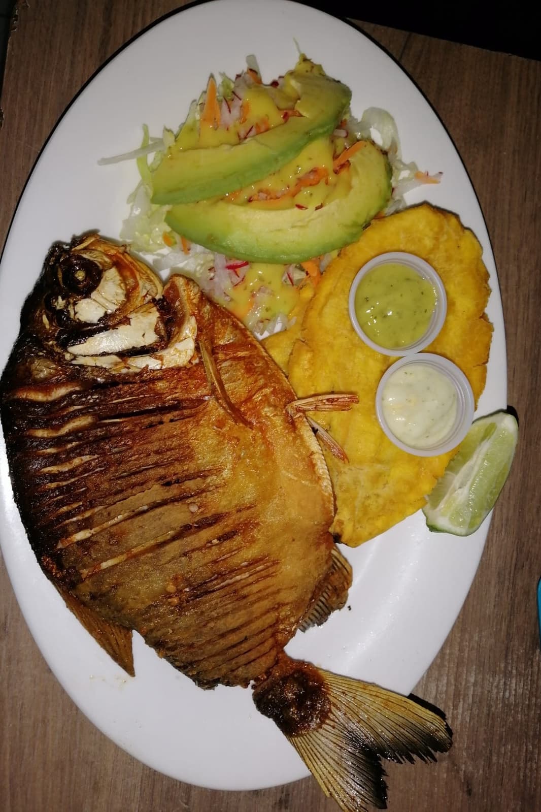 Bandeja con Cachama Frita + Limonada