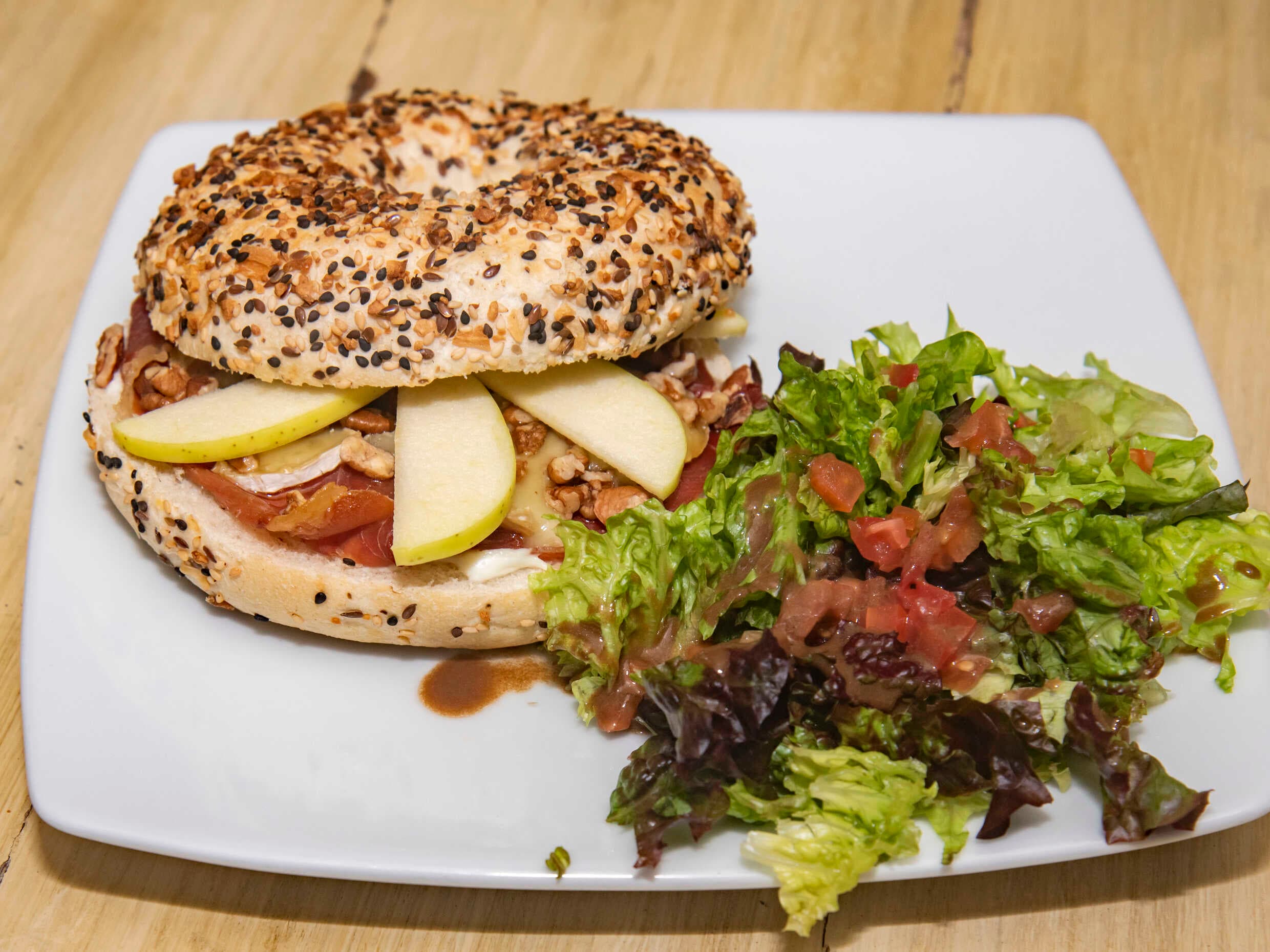 Bagel de Jamón Serrano Brie