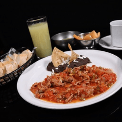 Chicharrón En Salsa+Café, Jugo, Fruta y Pan D Dulc