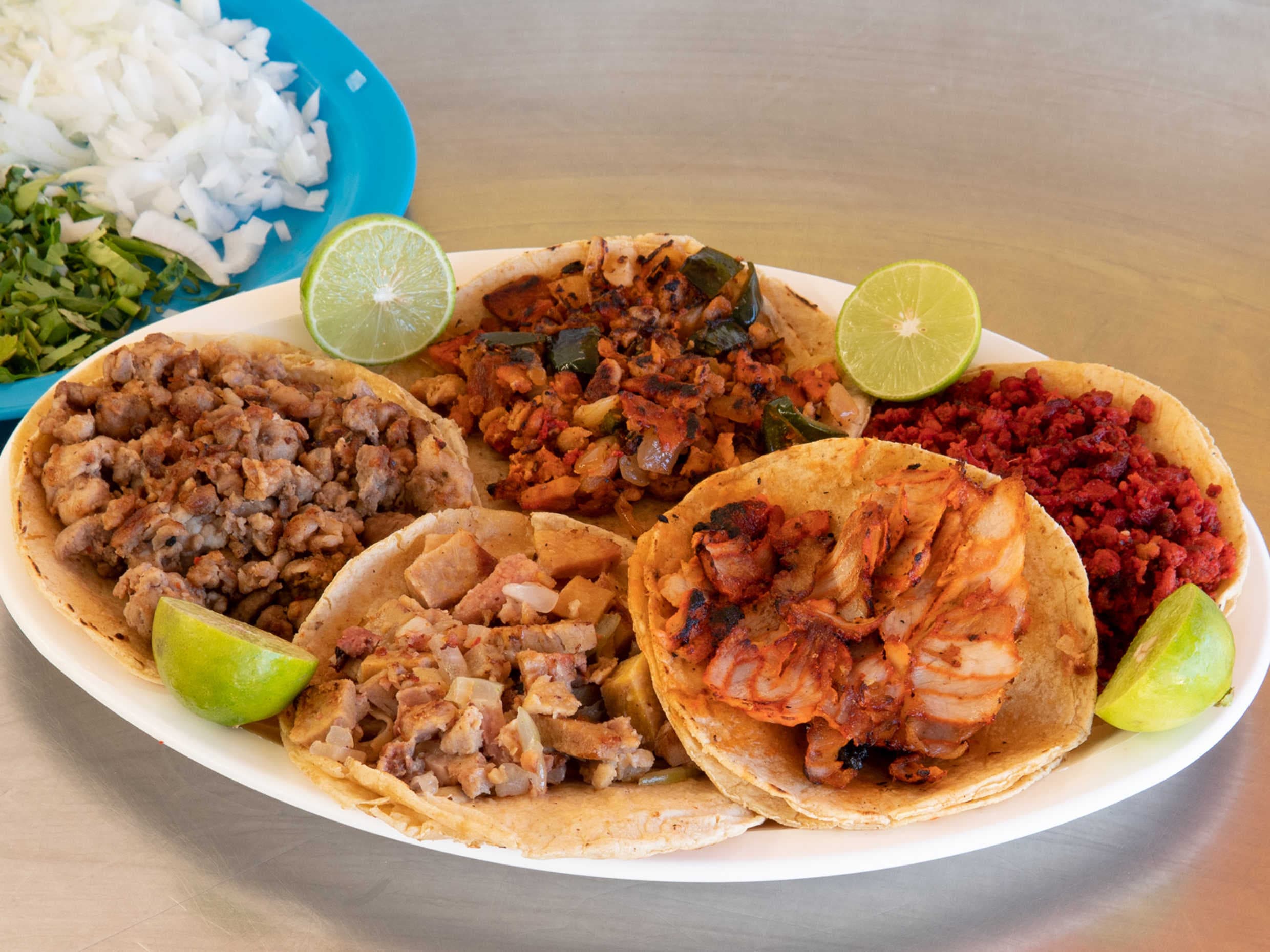 1 Taco de Bistec con Chorizo