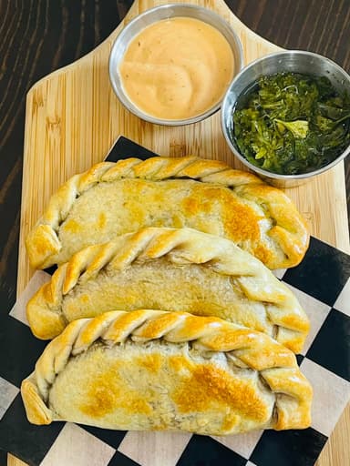 Empanada de Rajas con Queso