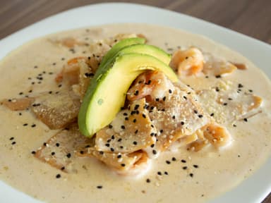 Chilaquiles Tres Quesos con camaron