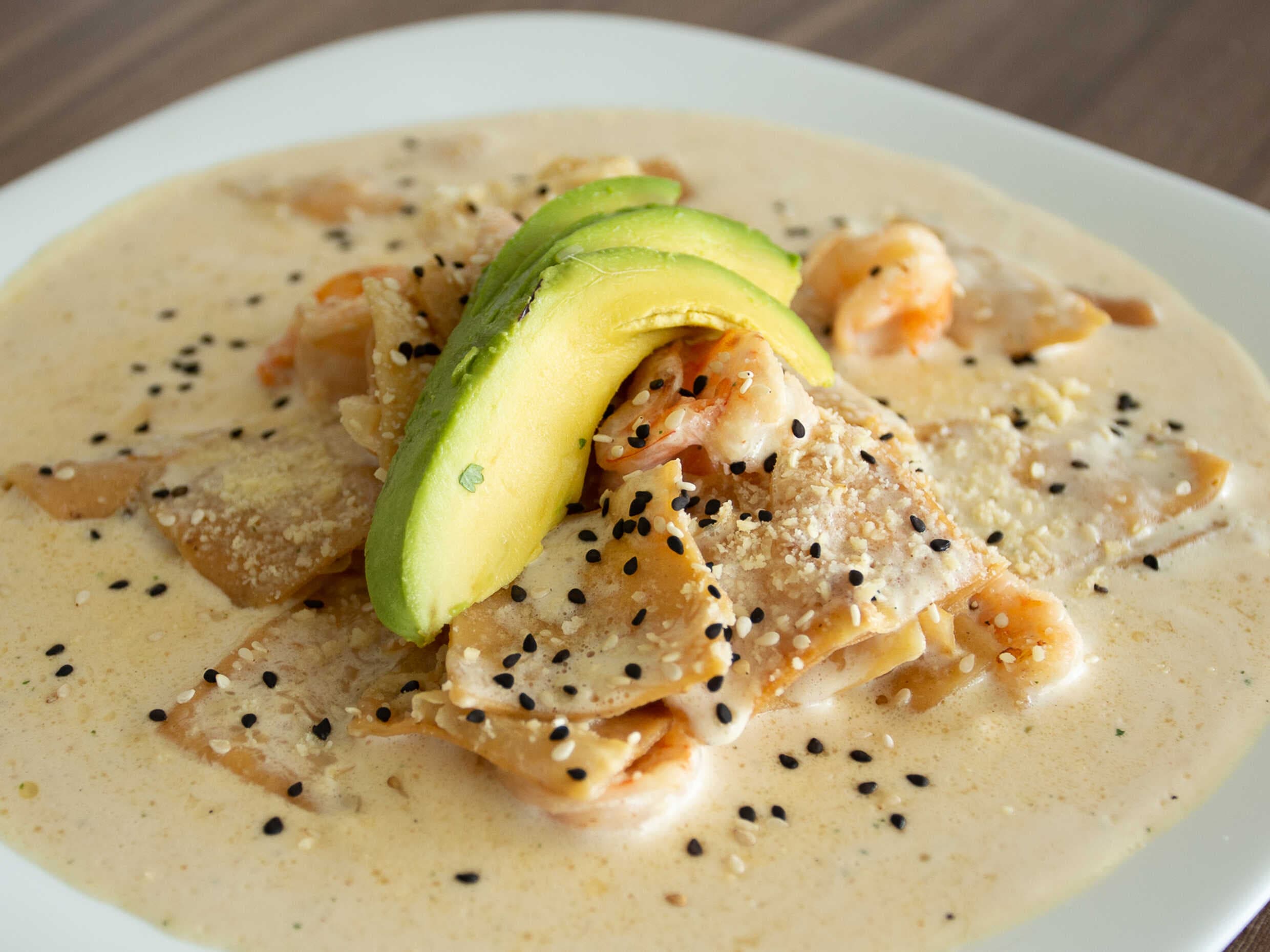 Chilaquiles Tres Quesos con camaron