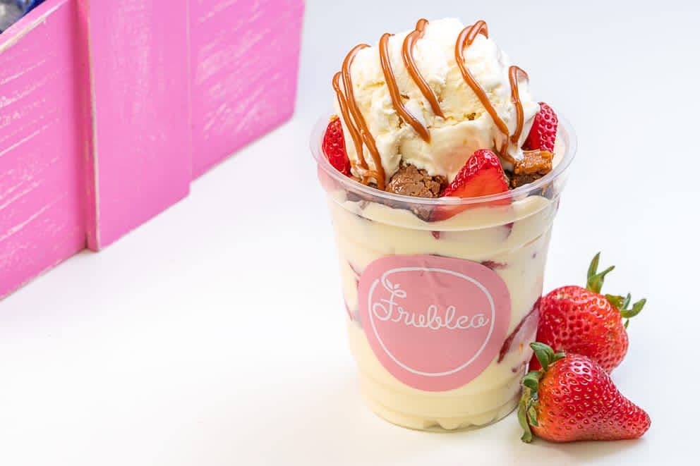 Fresas con Crema, Arequipe o Nutella, Helado y Bro