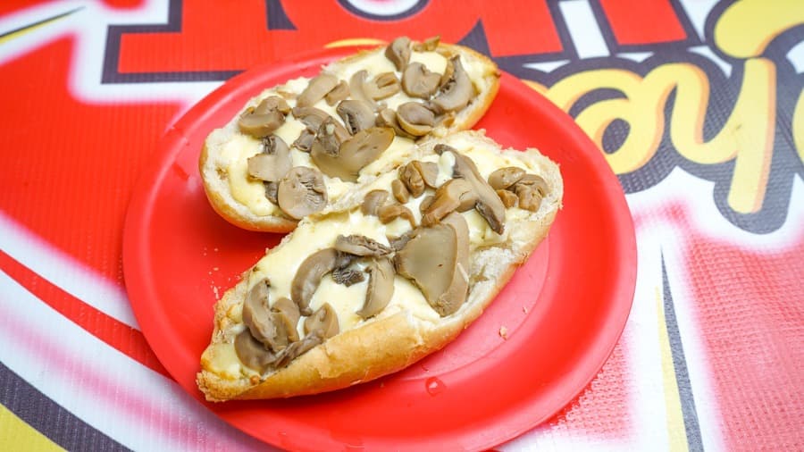 Panes con Queso y Champiñon