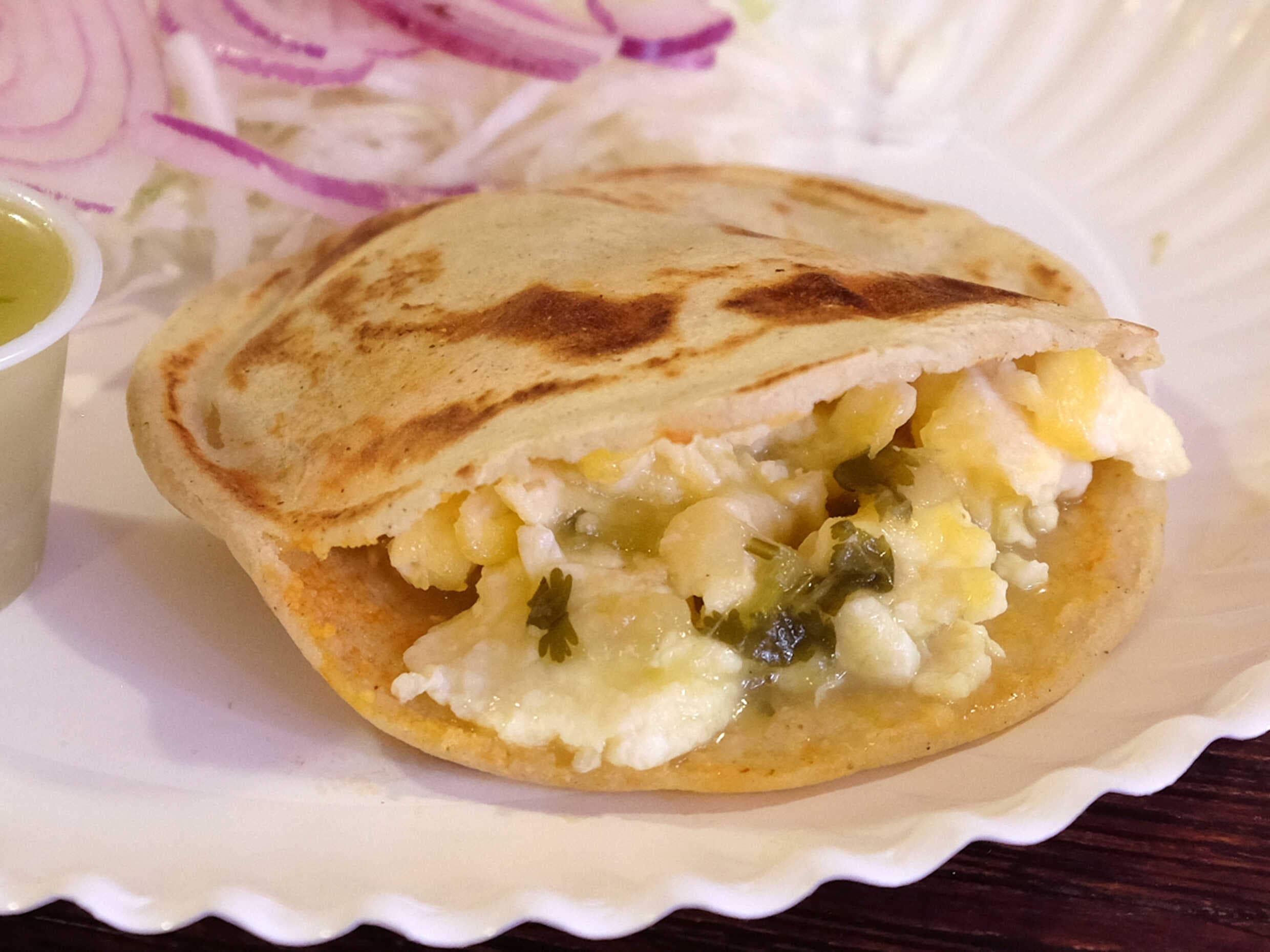 Huevo con Chicharrón en Salsa Verde