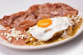 Chilaquiles Verdes Grandes Con Bistec Y Longaniza