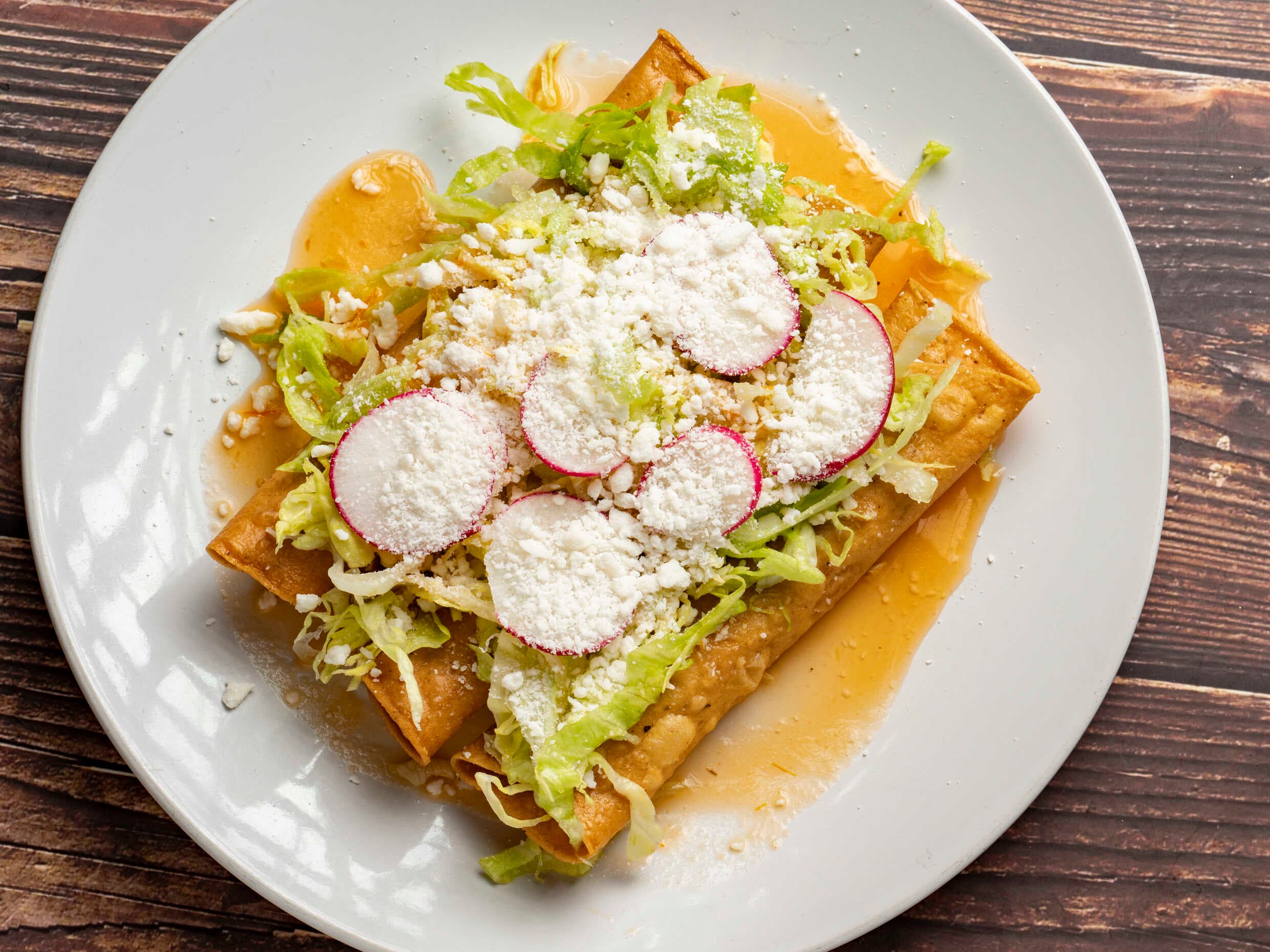 Taco dorado de frijol