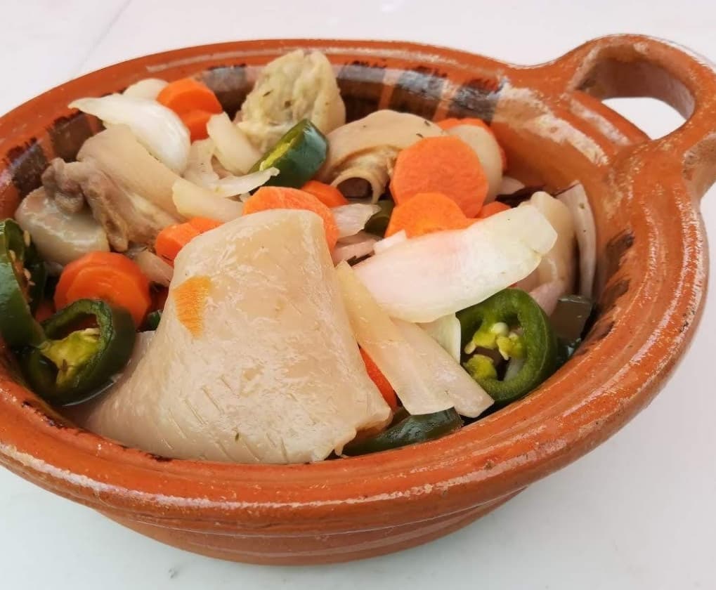 Patitas con Cueritos en Escabeche