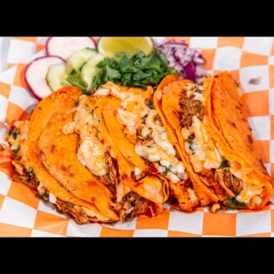 Combo-3 Quesatacos +Agua 1/2 + Consome