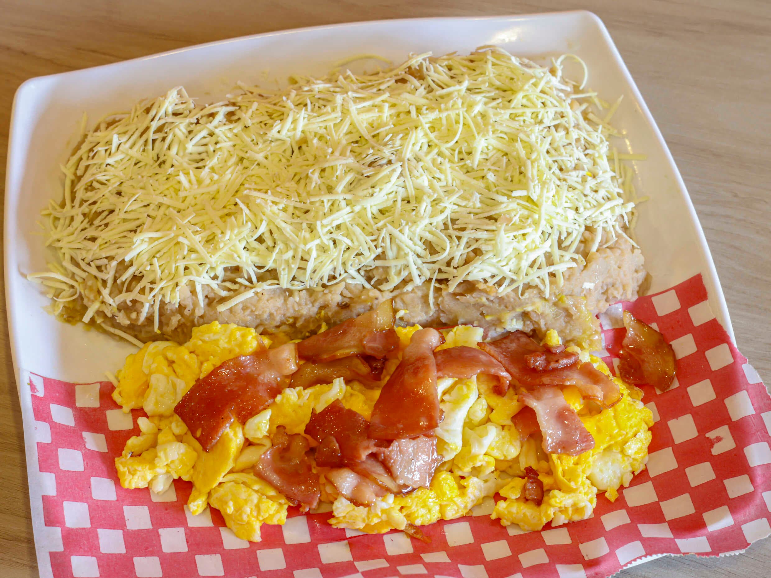 Cayeye Personal Huevos Revueltos con Tocineta