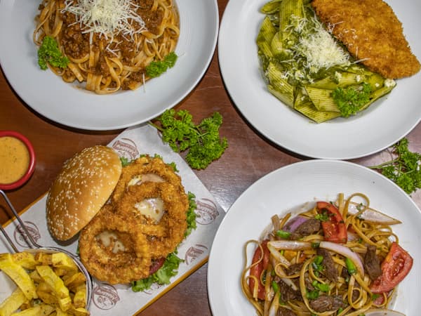 Tallarin a Lo Alfredo con Chicarron de Pollo