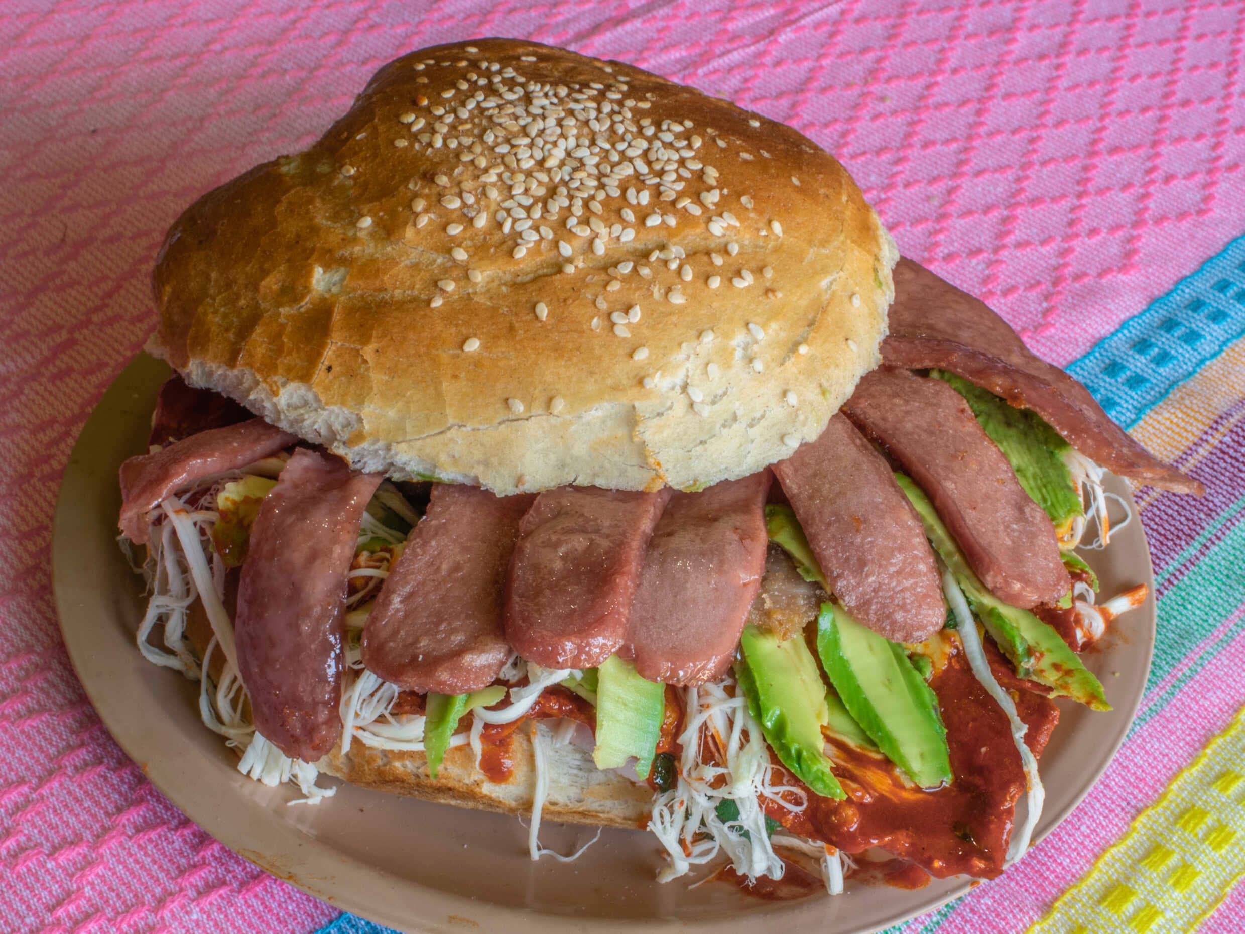 CEMITA DE POLLO + CEMITA ESPECIAL